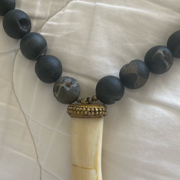 Maria Lightfoot Collection horn necklace - Picture 6 of 9